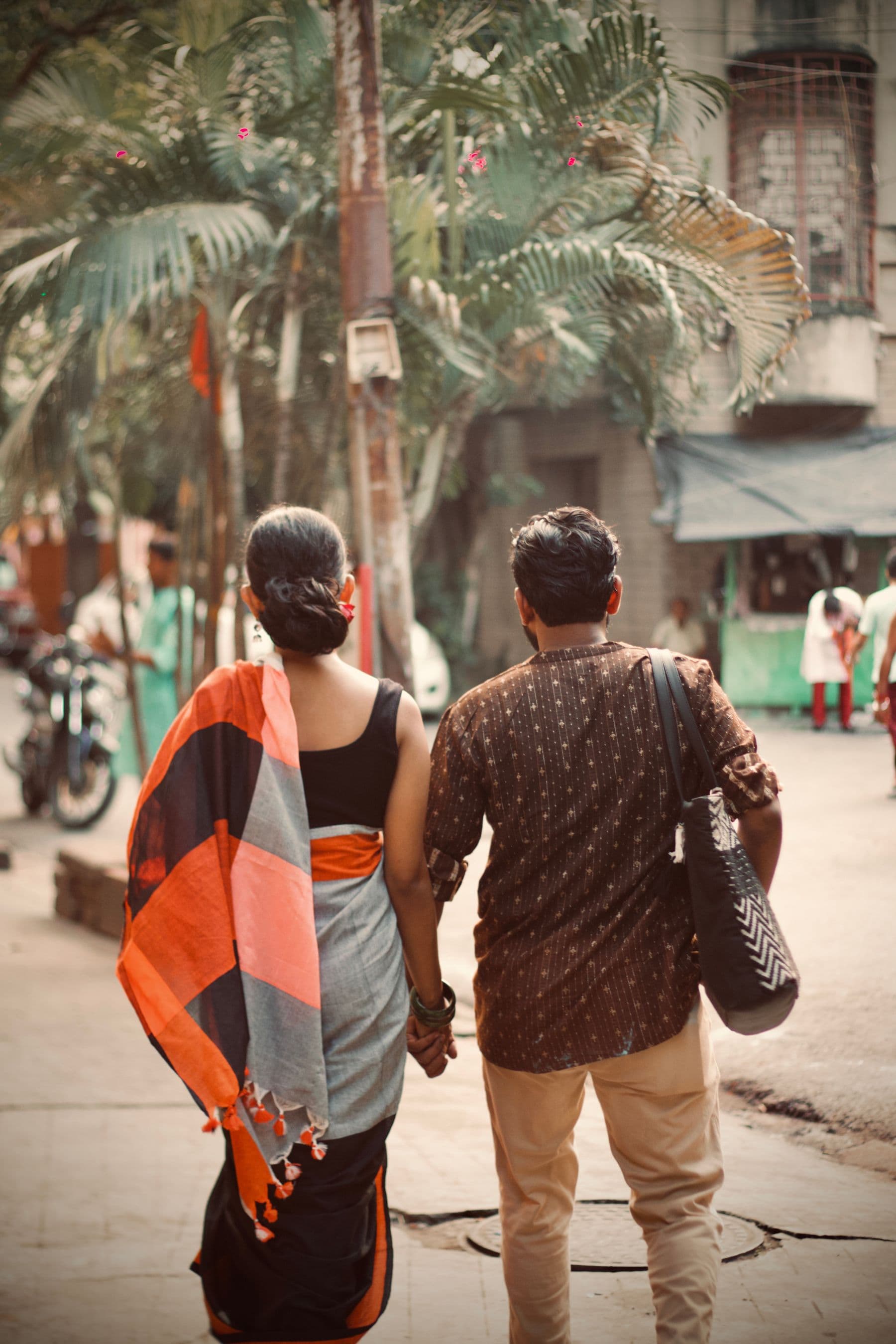 Hand in hand through the city, saree in motion